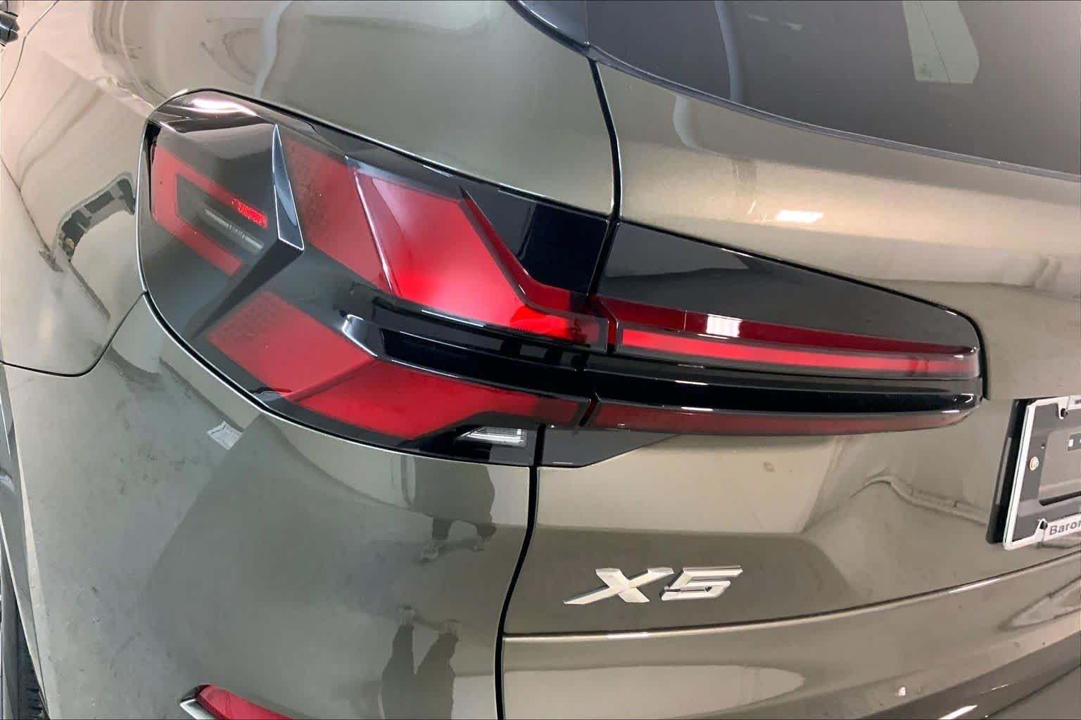 New 2026 Manhattan Green Metallic BMW xDrive40i image 14