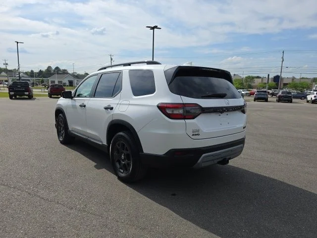 Used 2025 White Honda TrailSport image 5