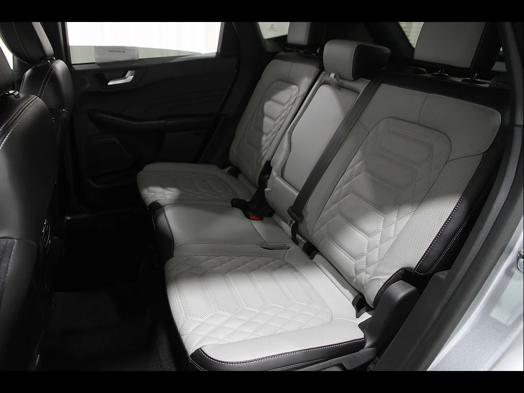 Used 2023 Iconic Silver Ford Platinum image 19