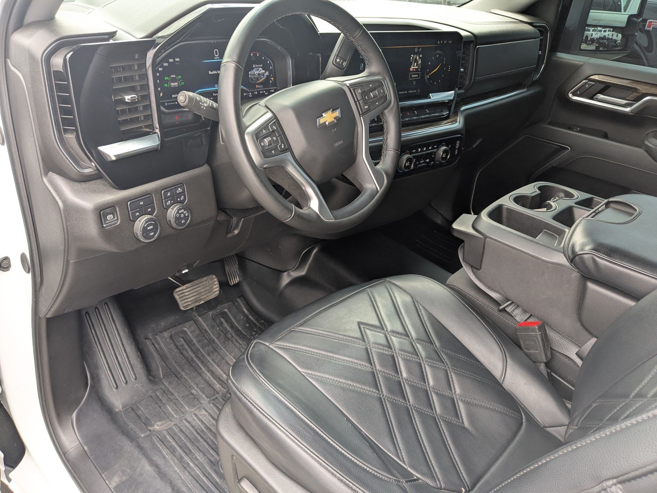 Used 2025 Summit White Chevrolet LT image 16