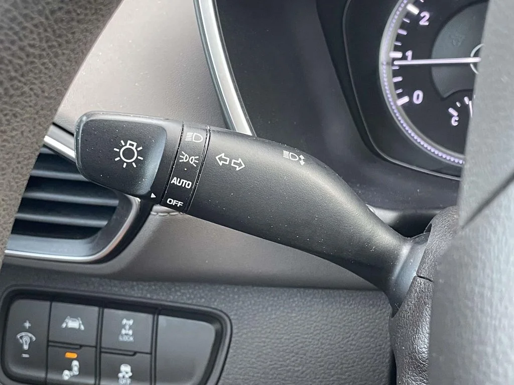 Used 2019 Machine Gray Hyundai SE image 12