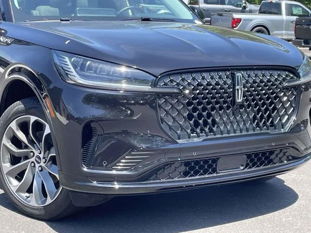 Used 2025 Infinite Black Metallic Lincoln Premiere image 32