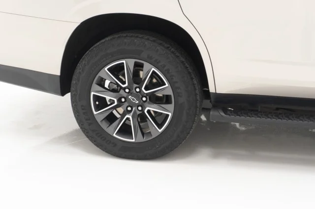 Used 2023  Chevrolet Z71 image 6