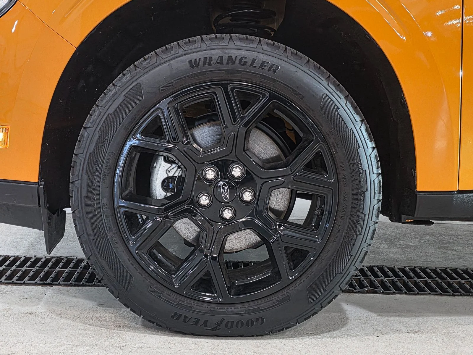 New 2026 Orange Fury Metallic Tri-Coat Ford XLT image 18