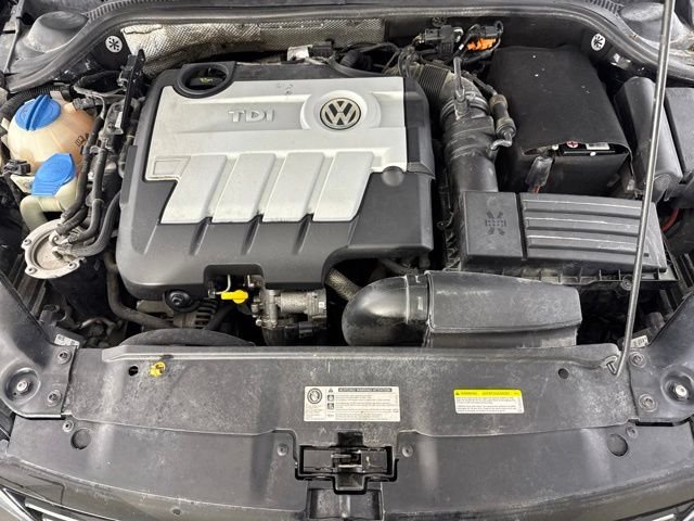 Used 2014  Volkswagen 2.0L TDI image 21