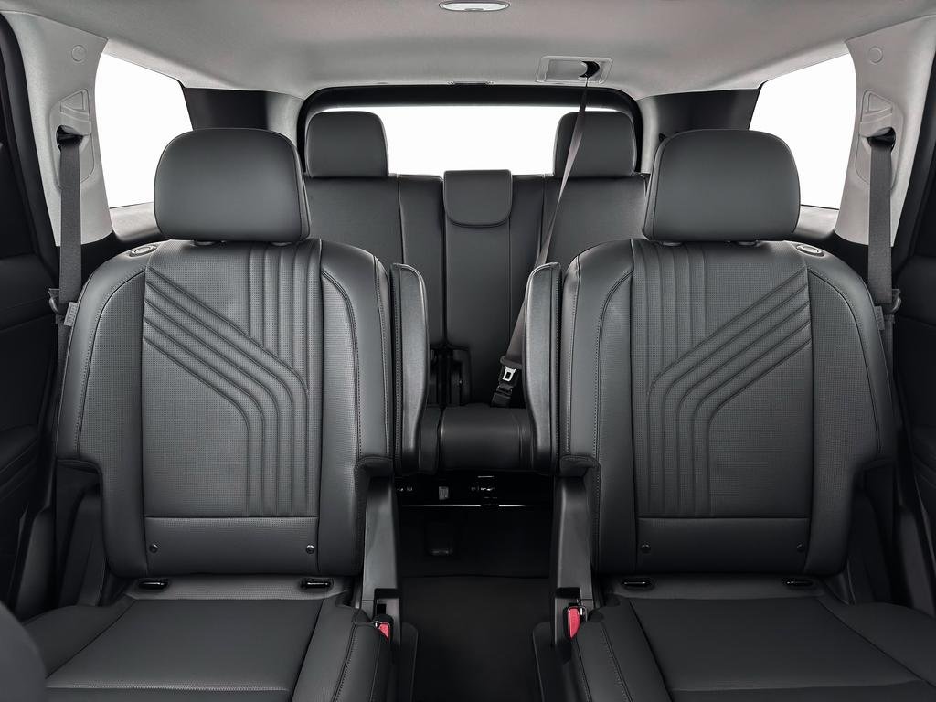 New 2026 Creamy White Pearl Hyundai SEL AWD image 16