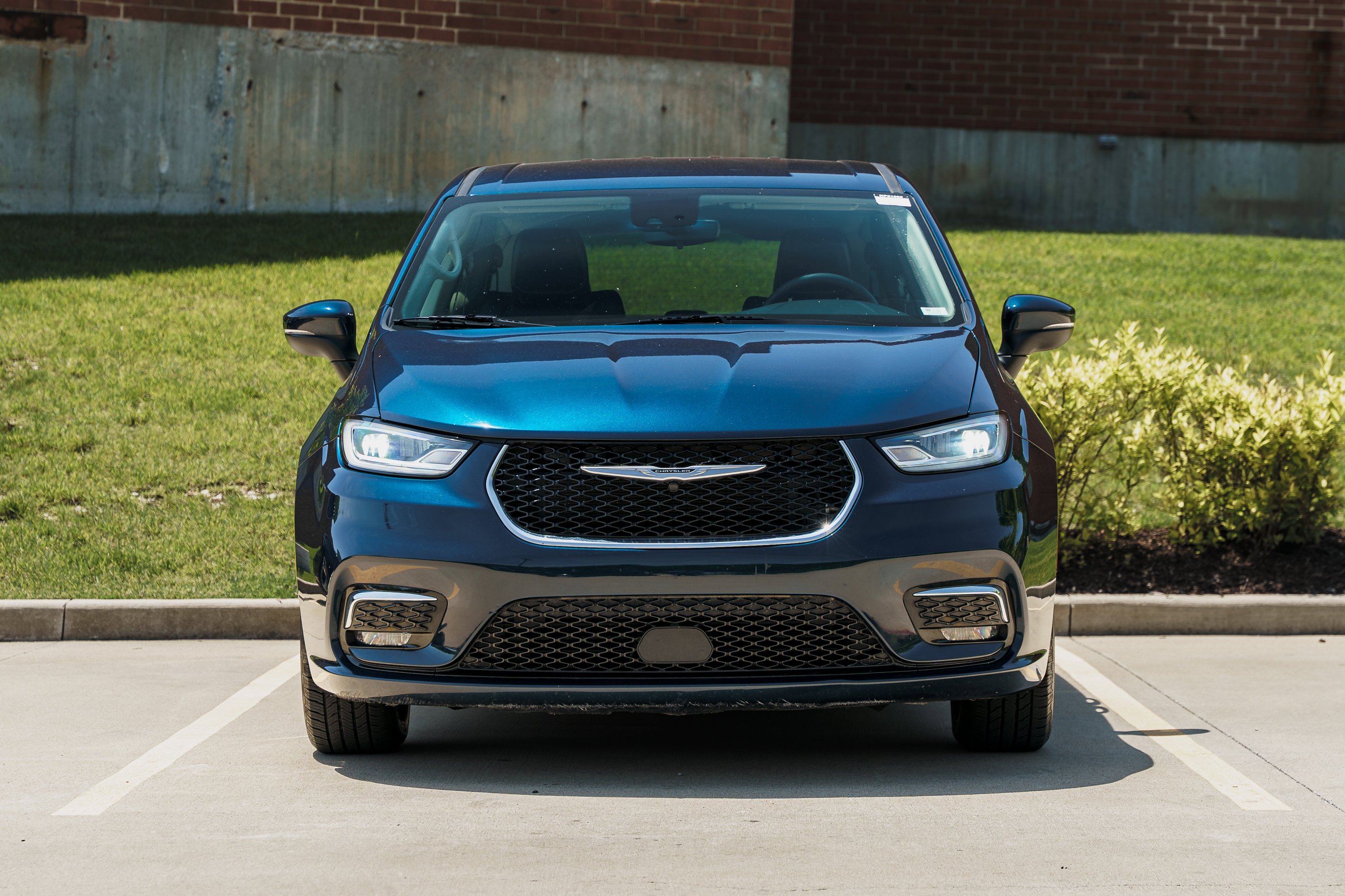 Used 2023 Fathom Blue Pearlcoat Chrysler Touring L image 29