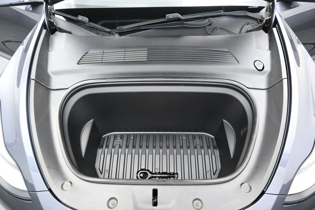 Used 2020  Tesla Performance image 18