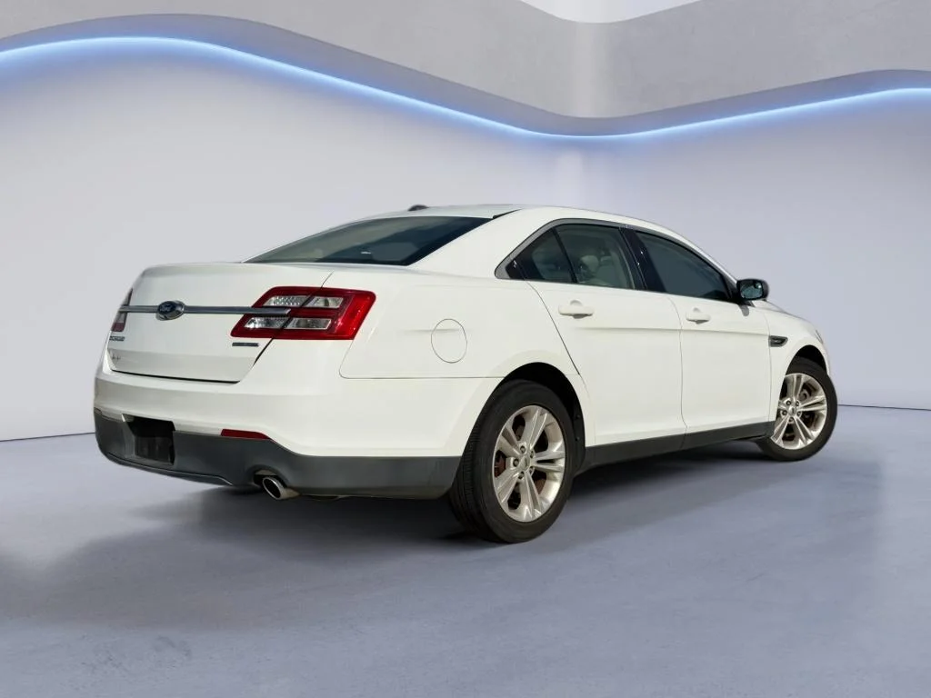 Used 2016 Oxford White Ford SE image 6