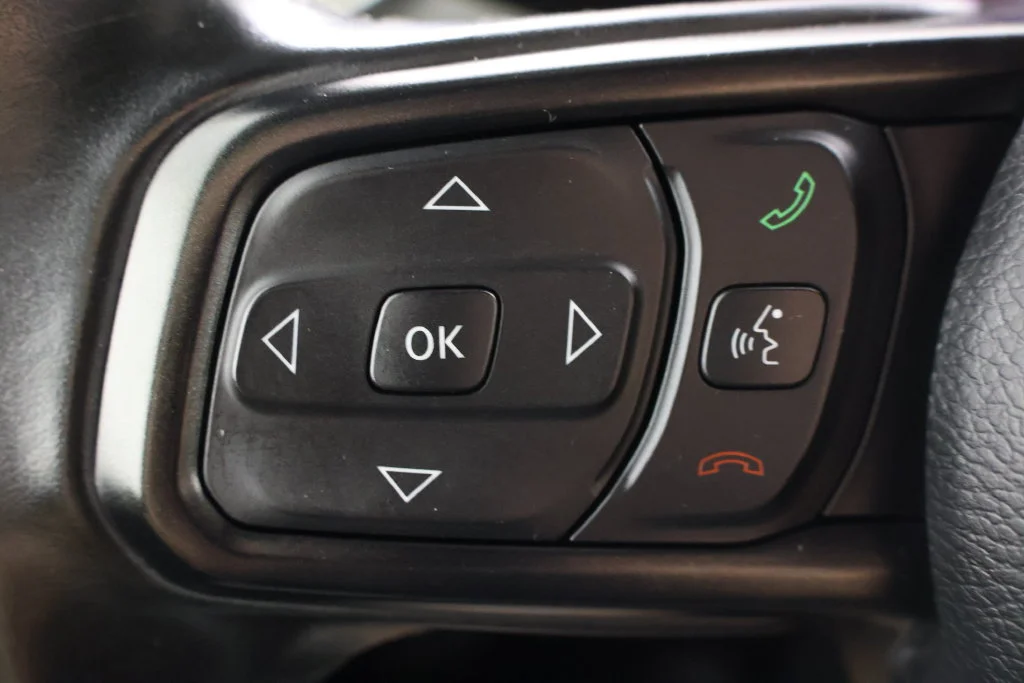 Used 2020 Black Clearcoat Jeep Sport S image 11