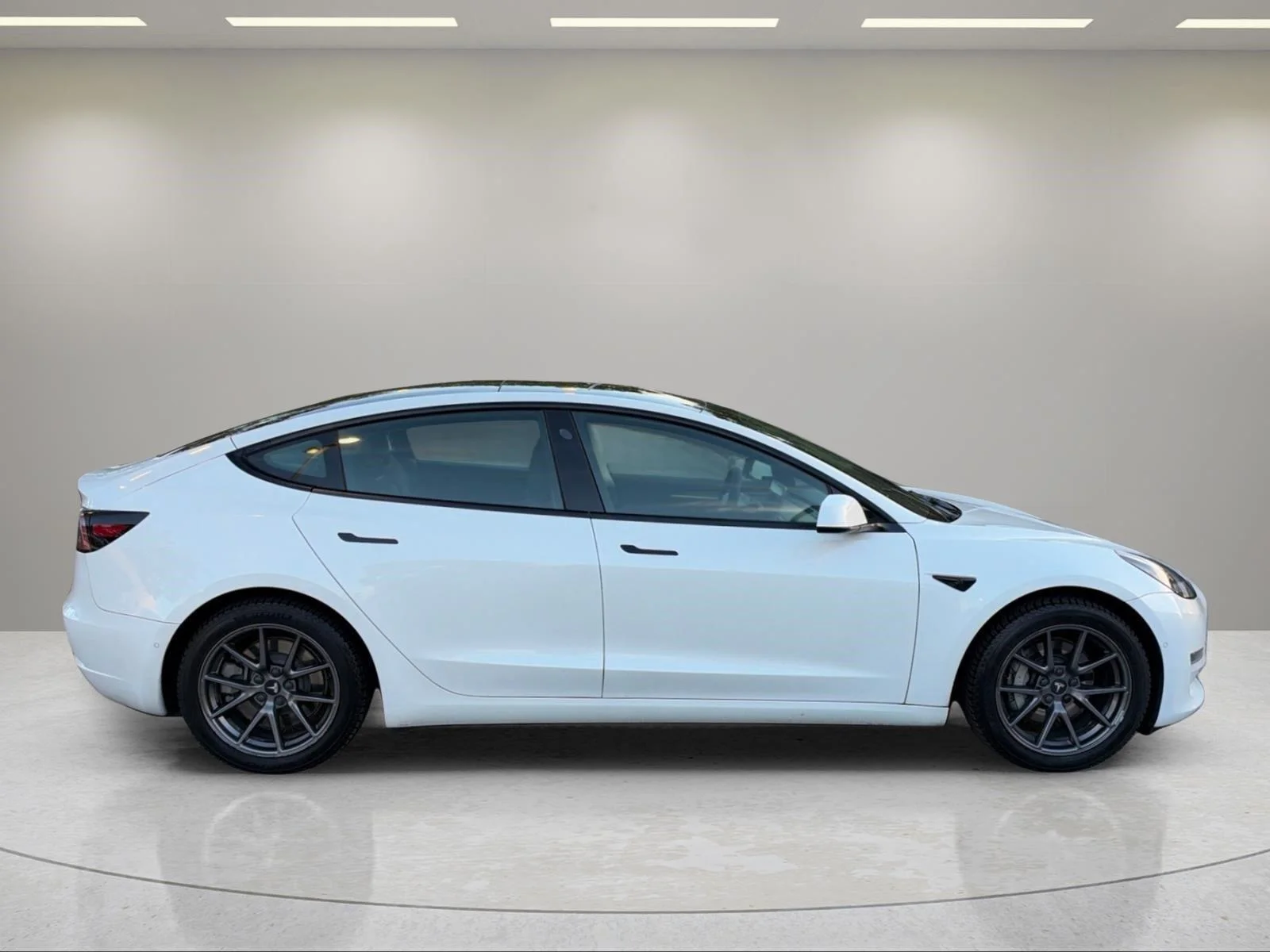 Used 2022  Tesla Long Range image 8