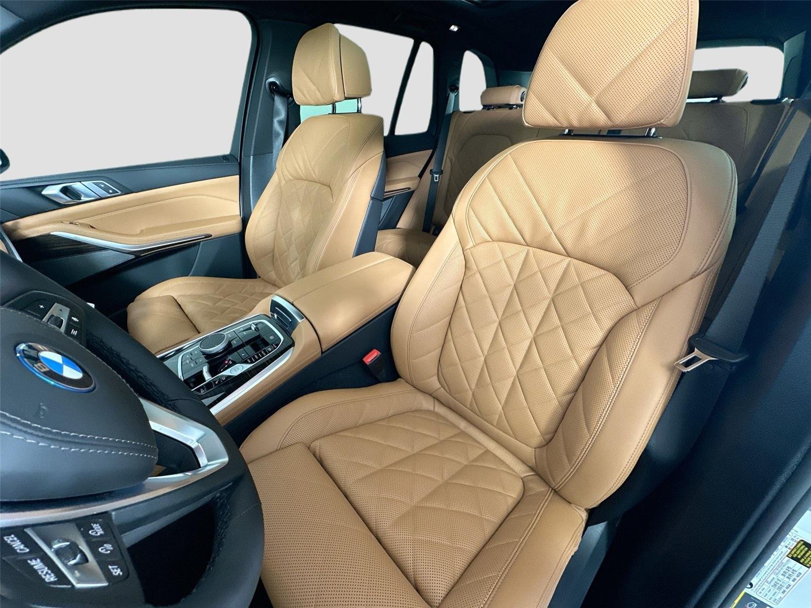 New 2026 Mineral White Metallic BMW xDrive50e image 22