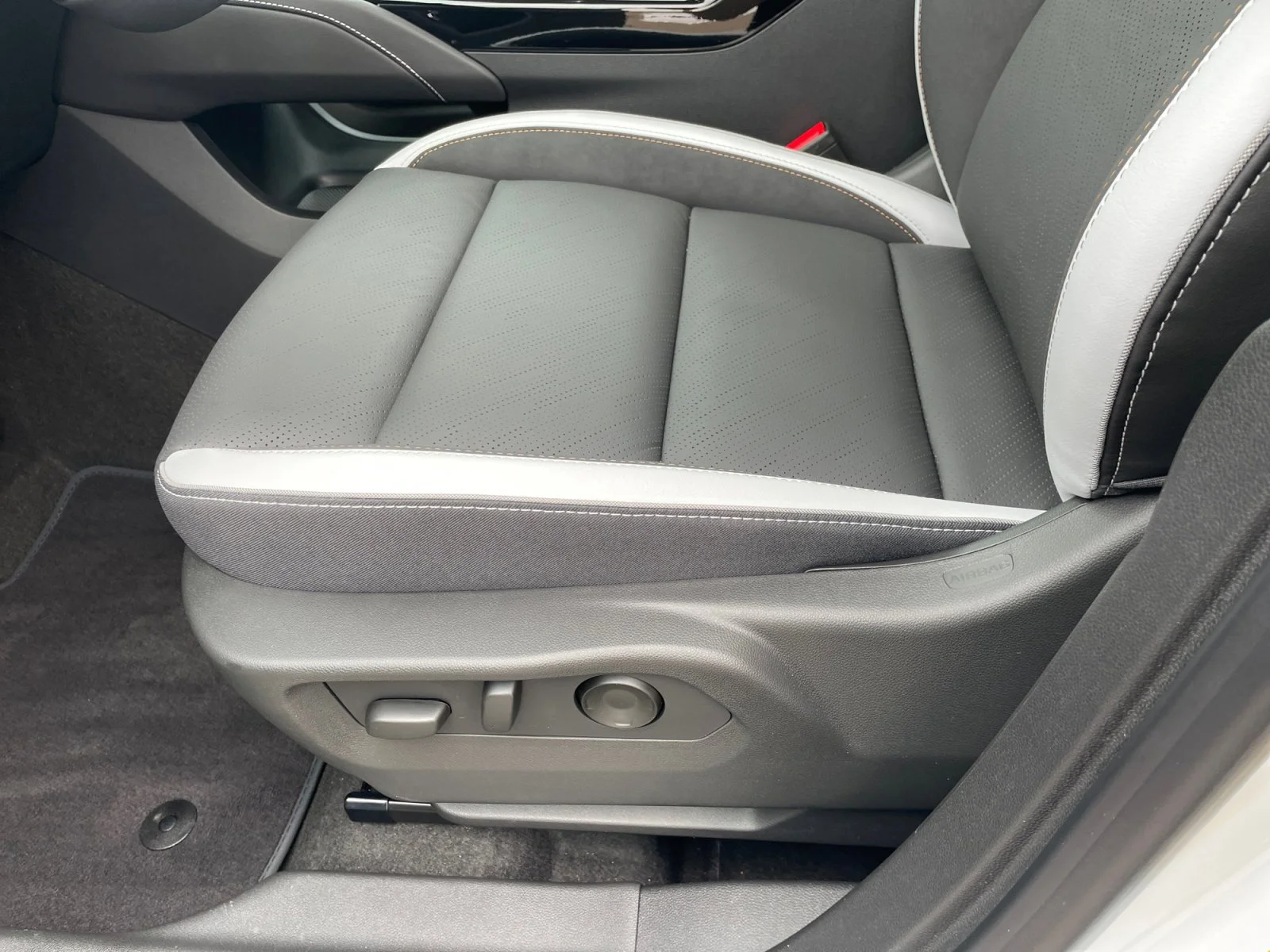 New 2026 Summit White Buick Sport Touring AWD image 15