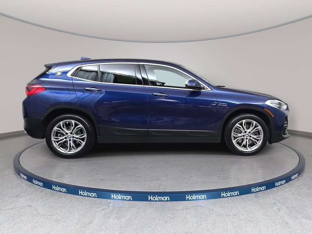 Used 2018 Mediterranean Blue Metallic BMW xDrive28i image 4