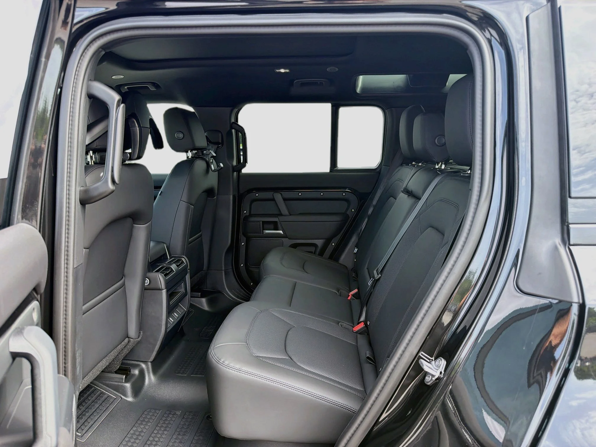 New 2026 Santorini Black Land Rover S image 20