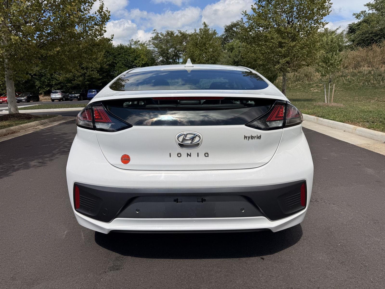 Used 2020 Ceramic White Hyundai Limited image 6