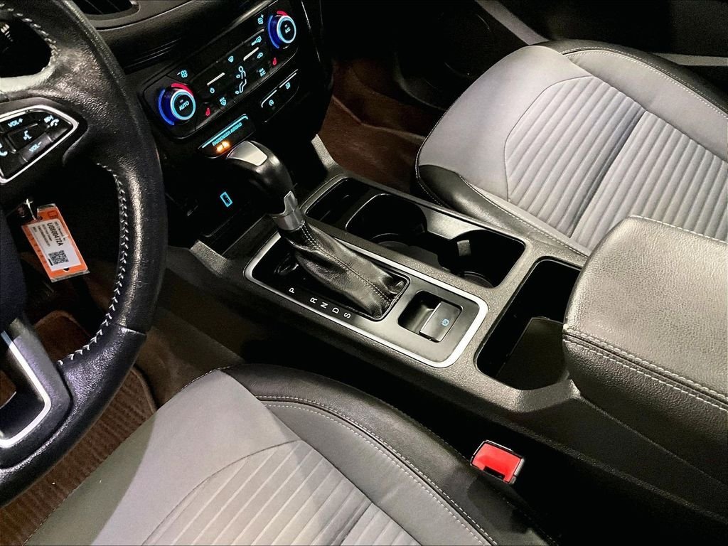 Used 2018 Silver Ford SE image 21