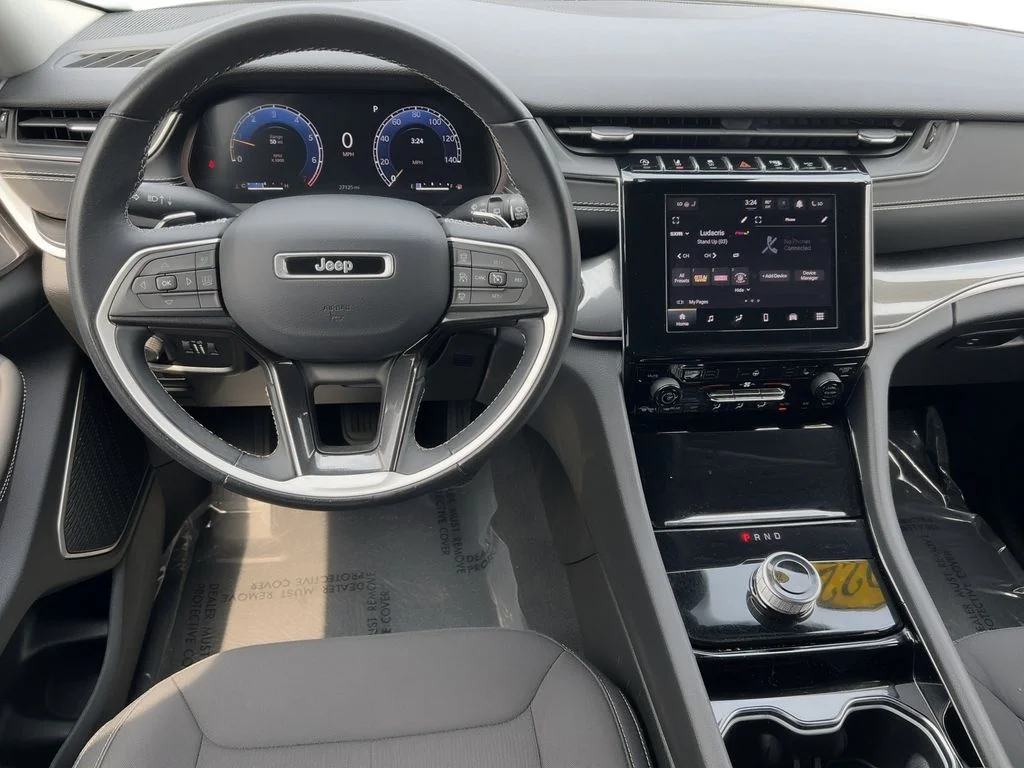 Used 2022 White Jeep Laredo image 5