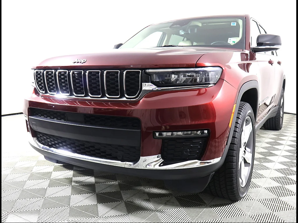 Used 2022 Velvet Red Pearl Coat Jeep Limited image 2
