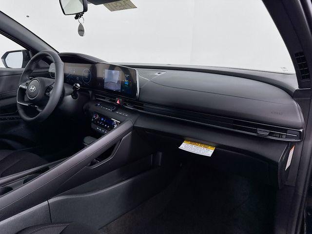 2025 Hyundai Elantra Blue - Photo 41