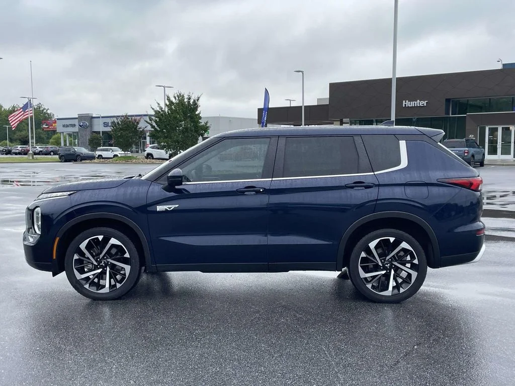2025 Mitsubishi Outlander Plug-in Hybrid SE - Photo 26