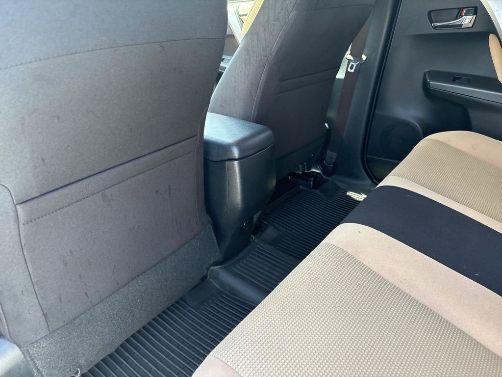 Used 2018 White Toyota XLE image 25