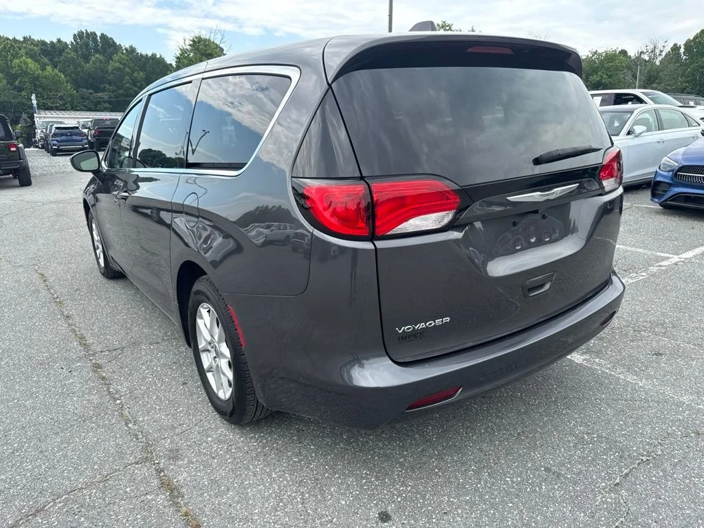 Used 2021 Gray Chrysler LX image 5