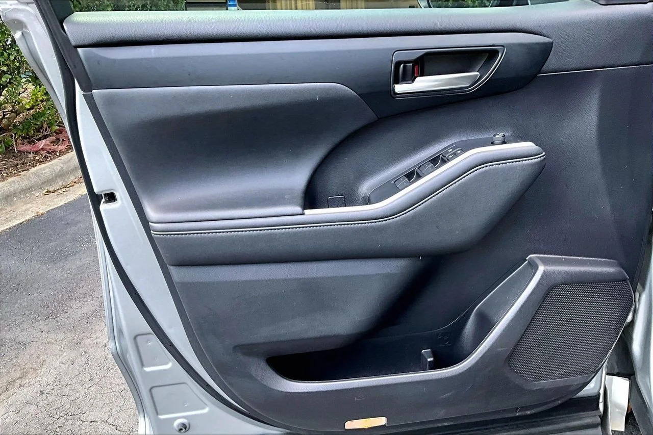 Certified Used 2021 Silver Toyota XLE image 26