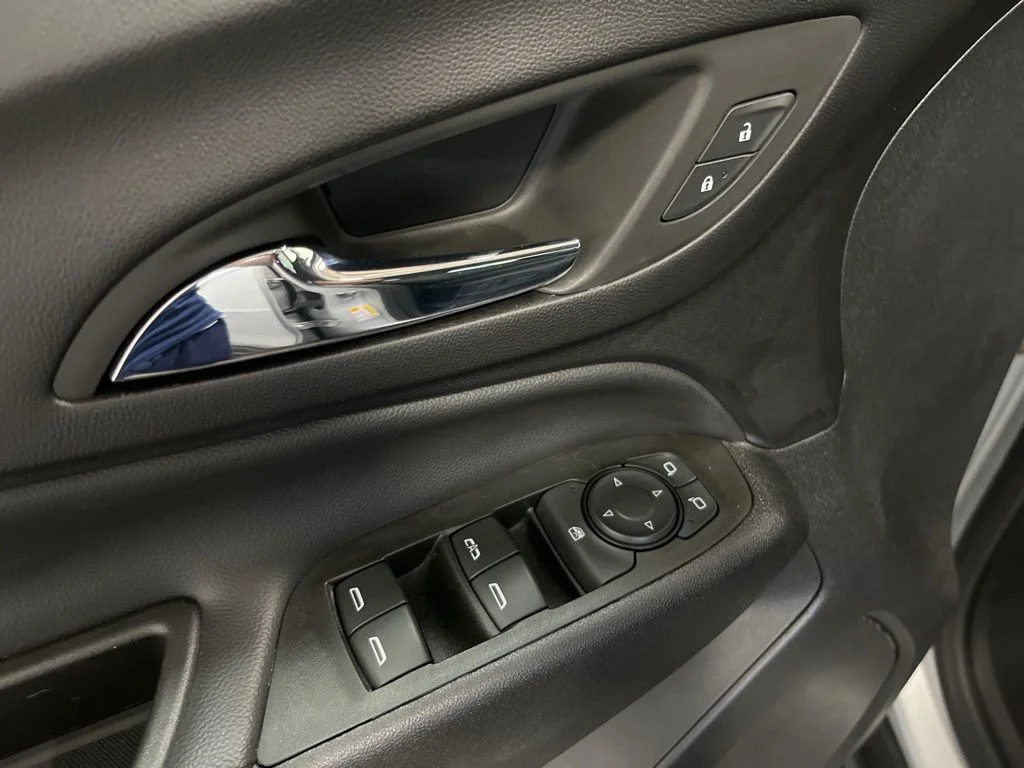 Used 2022 Silver Chevrolet LT image 4