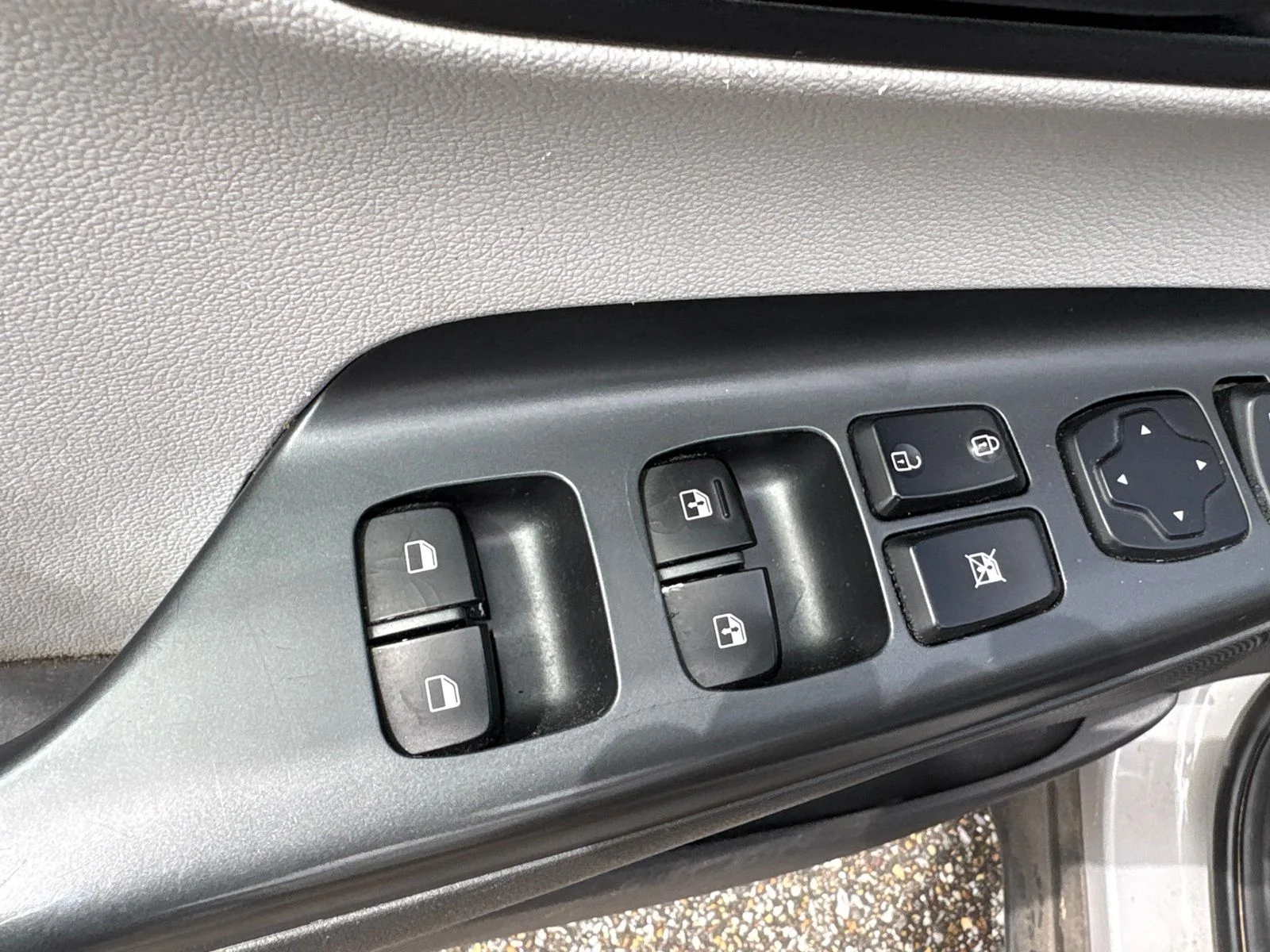 Used 2023 Silver Hyundai SEL image 10