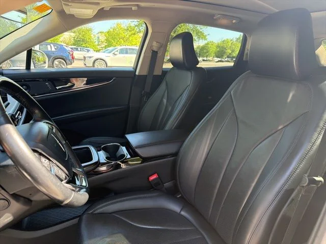 Used 2021 Silver Lincoln Reserve image 2