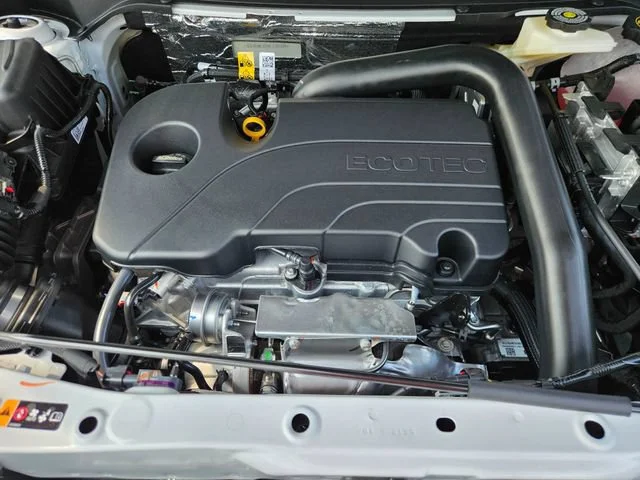 New 2027 Summit White GMC Elevation image 22
