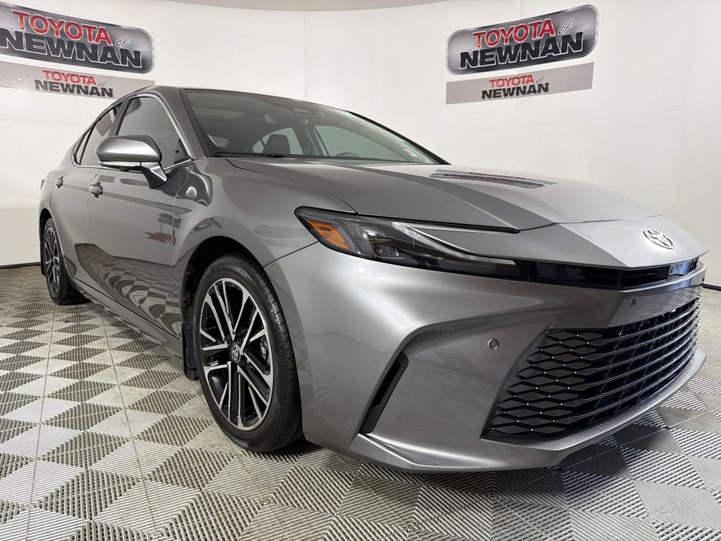 2025 Toyota Camry XLE Hybrid's photo