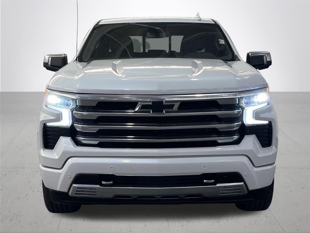 Used 2023 White Chevrolet High Country image 4