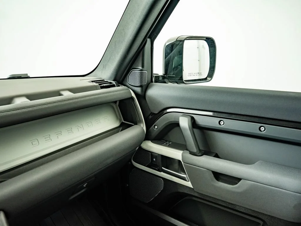 Used 2023 Black Land Rover S image 38