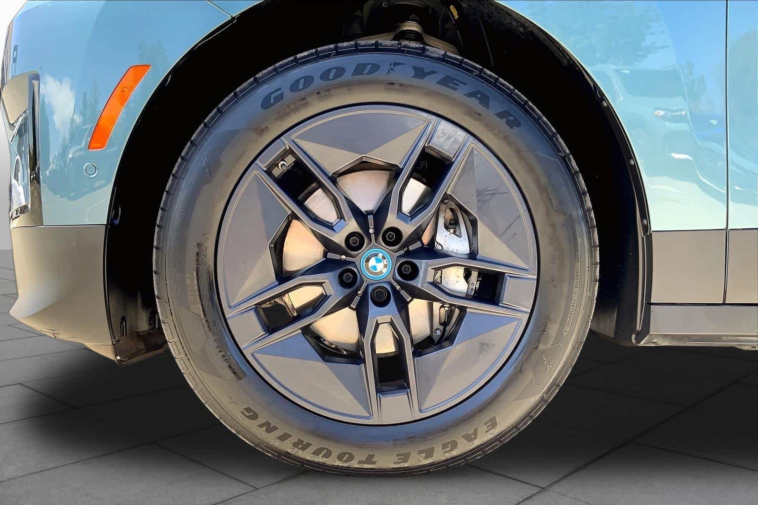 Used 2024 Blue Ridge Mountain Metallic BMW xDrive50 image 10