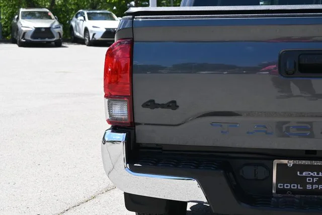 Used 2022 Gray Toyota SR5 image 5