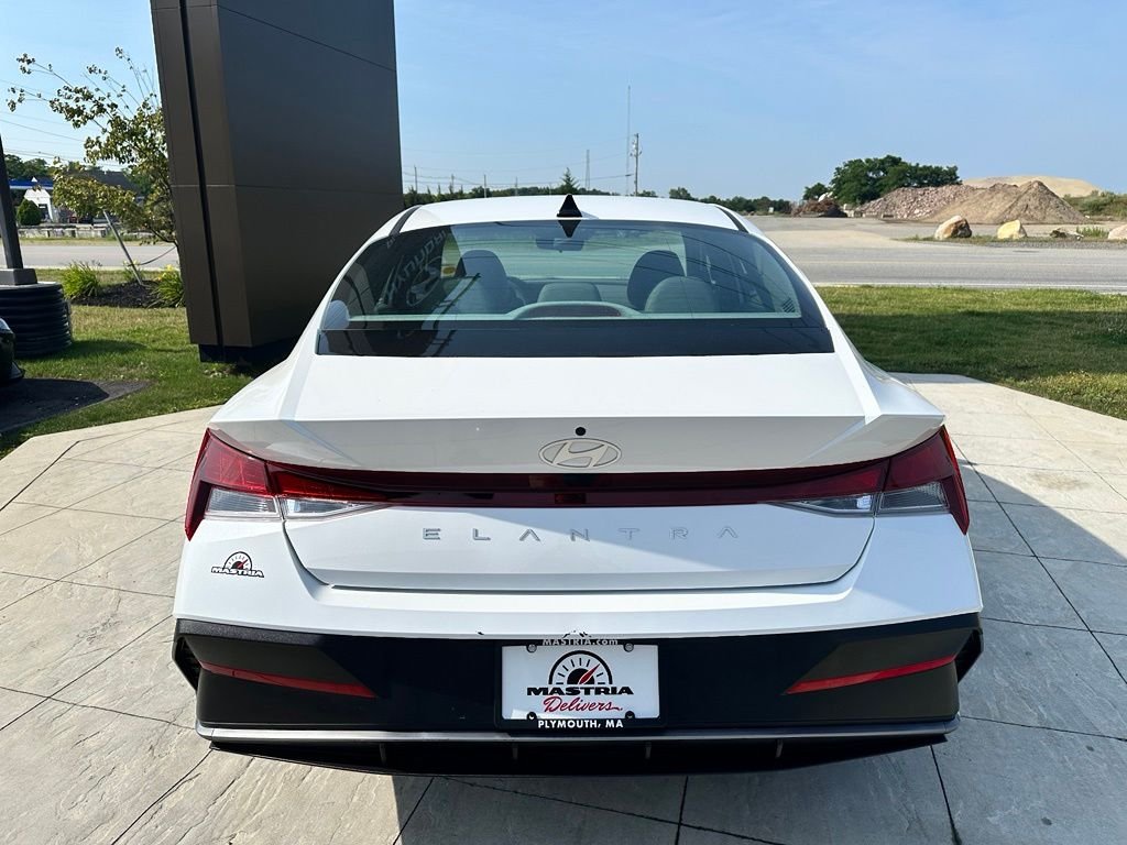 Used 2024 White Hyundai SE image 4