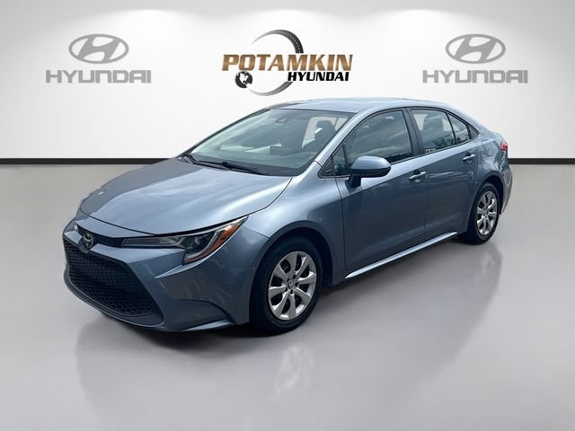 Used 2022  Toyota LE image 1