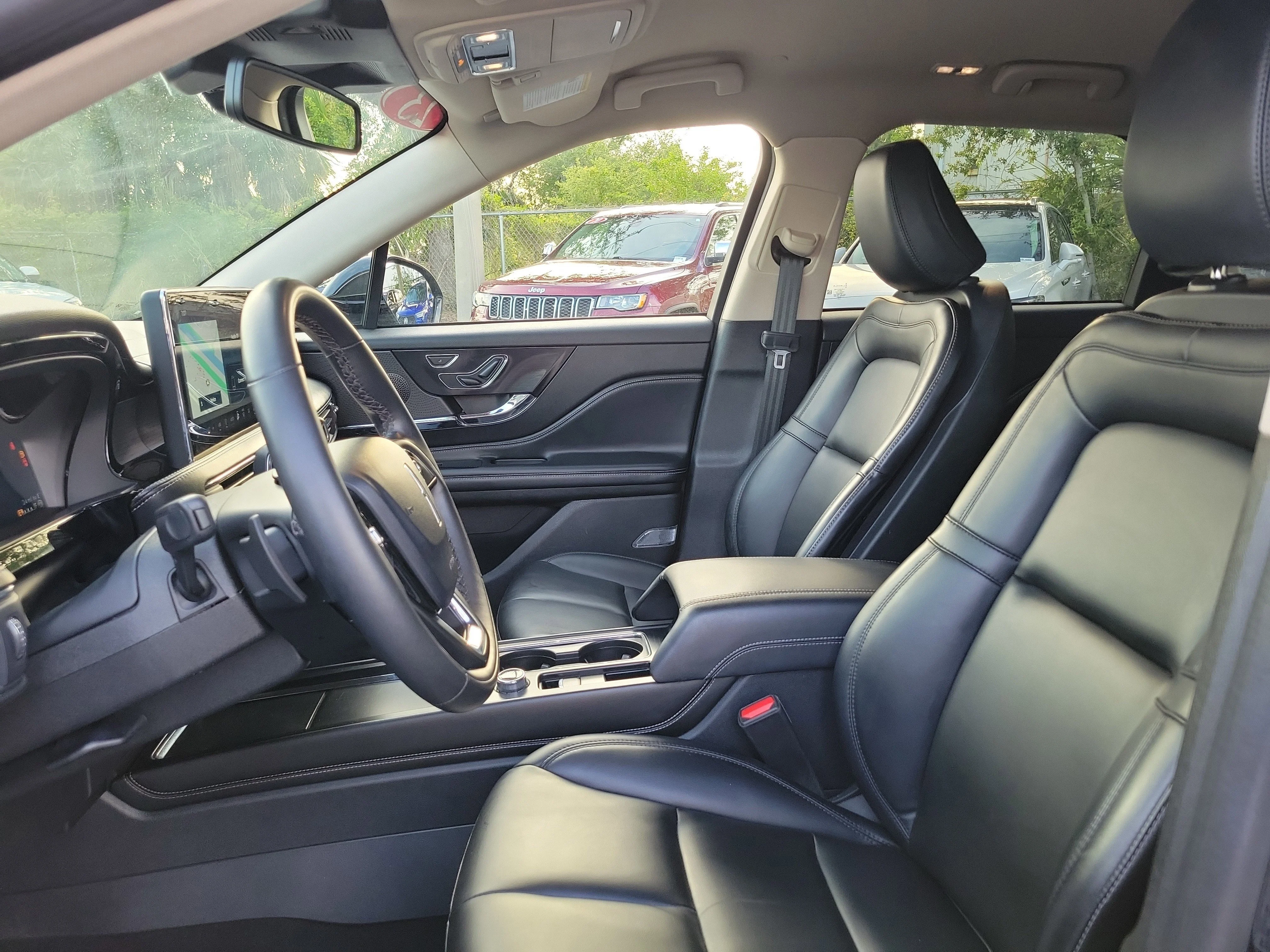 Used 2023 Black Metallic Lincoln Standard image 19