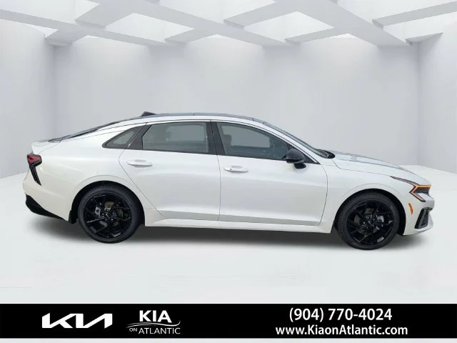 New 2027 Snow White Pearl Kia GT-Line image 3
