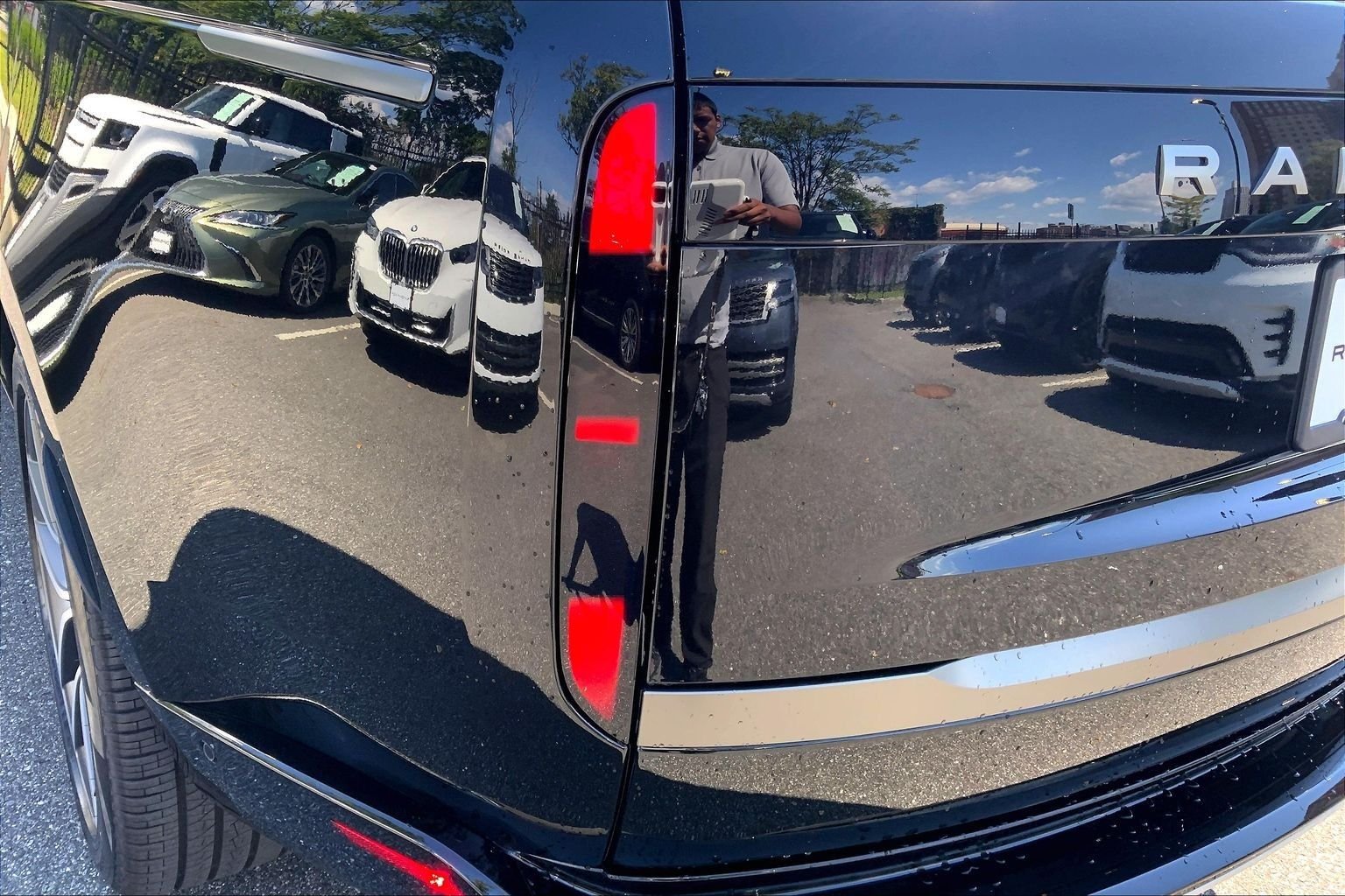 New 2027 Santorini Black Land Rover SE image 14