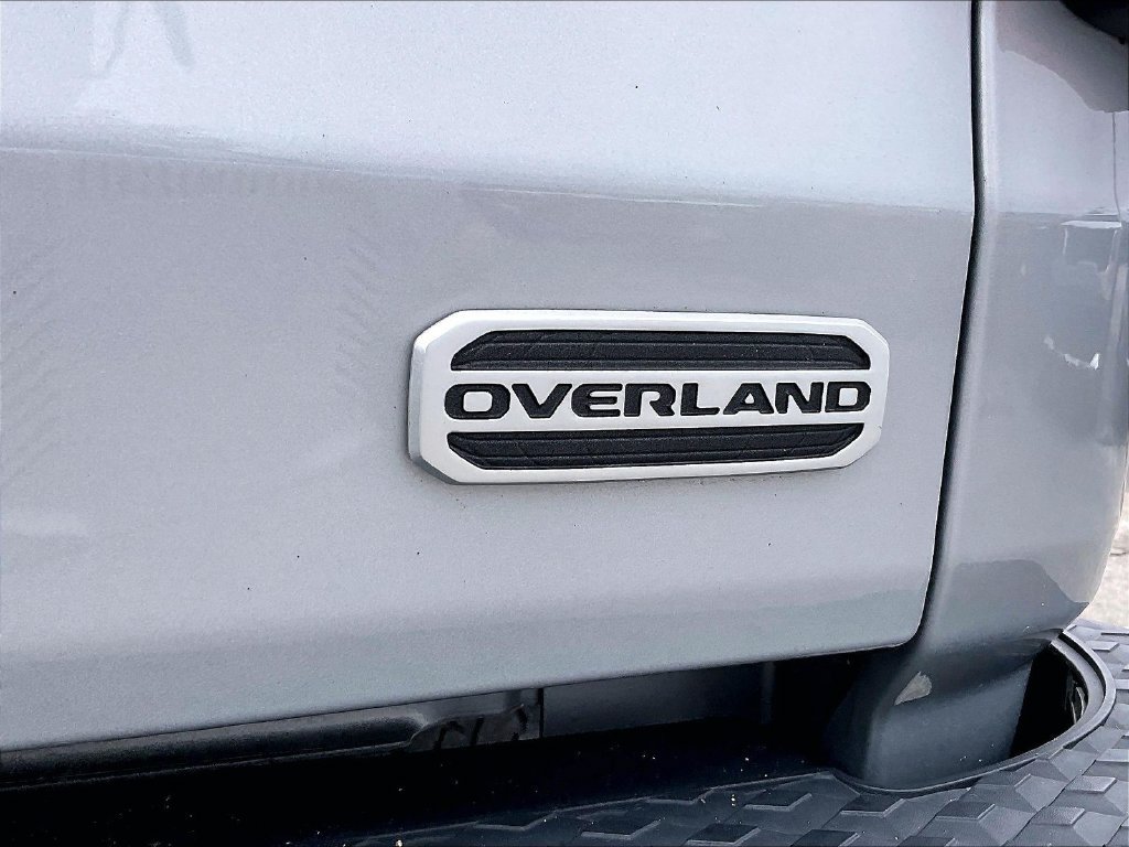 Used 2022 Silver Zynith Clearcoat Jeep Overland image 26