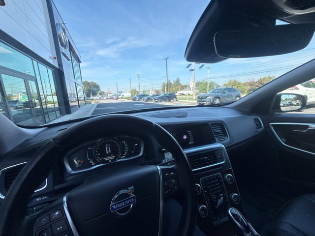Used 2016 Silver Volvo T5 Platinum image 23