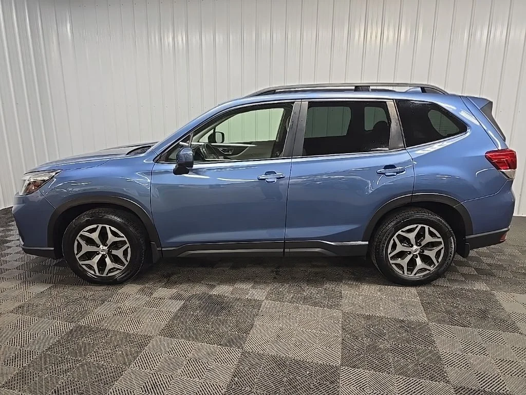 Used 2020 Horizon Blue Subaru Premium image 5