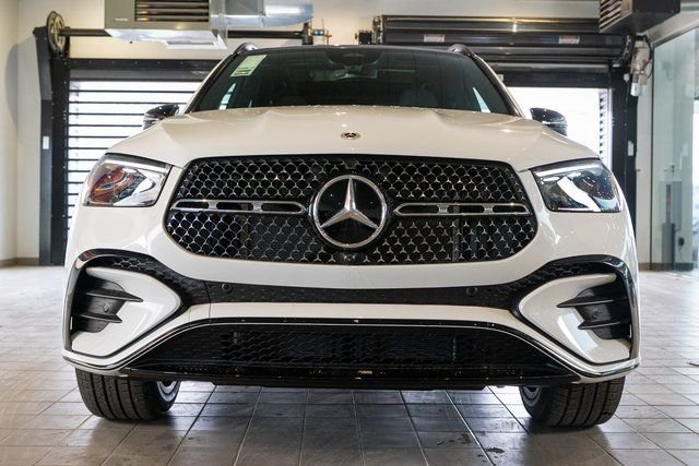 New 2026 MANUFAKTUR Moonlight White Metallic Mercedes-Benz GLE 350 image 2