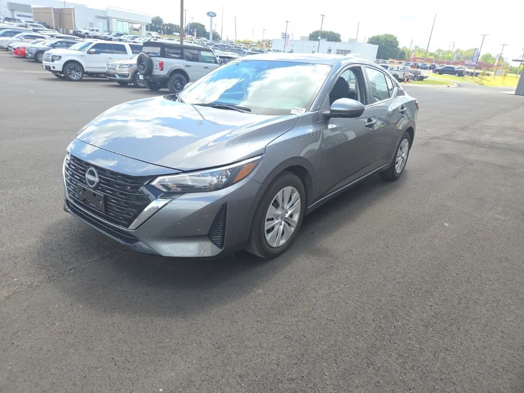 Used 2025 Gray Nissan S image 3