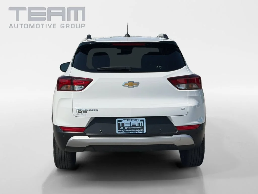 Used 2024 Summit White Chevrolet LT image 6