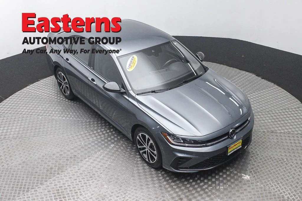 Used 2025 Gray Volkswagen 1.5T Sport image 3