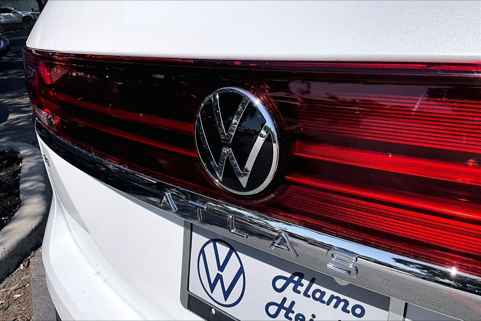 New 2026 Opal White Pearl Volkswagen 2.0T SE image 15